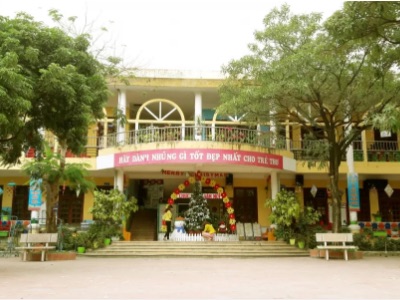 Hà Nội: Huy động phụ huynh "tự nguyện" đóng góp làm mái che trăm triệu