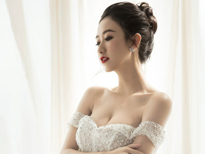 Á hậu Hà Thu ma mị, quyến rũ hút mắt nhìn chào năm mới