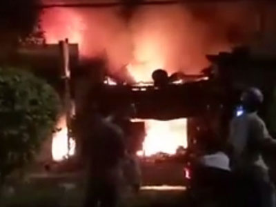 Clip: 4 căn nhà ở Sài Gòn bị "bà hỏa" thiêu rụi trong đêm giao thừa