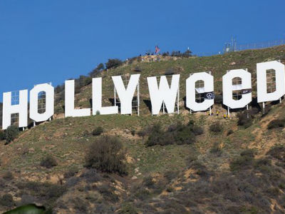 Chỉ sau một đêm, tấm biển Hollywood đã biến thành "Hollyweed" trước sự ngỡ ngàng của người dân