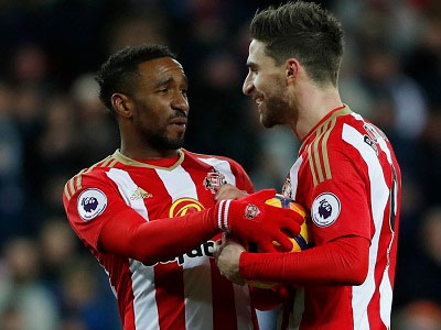 Liverpool bị cầm hòa bởi hai bàn thua trên chấm phạt đền