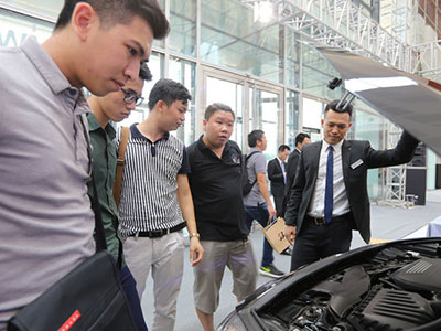 Ôtô giảm giá để đẩy hàng tồn?