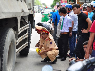 Tài xế đòi đánh người truy đuổi sau khi cán chết nữ sinh