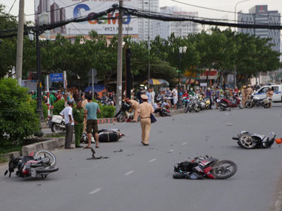 TP HCM: Lời khai của tài xế điều khiển ô tô tông liên hoàn 8 xe máy