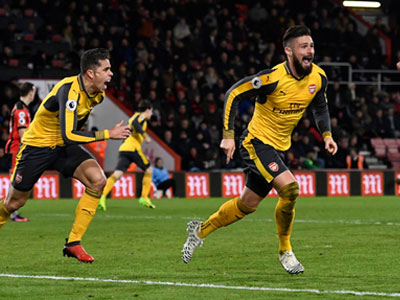 Arsenal thoát thua sau khi bị dẫn ba bàn