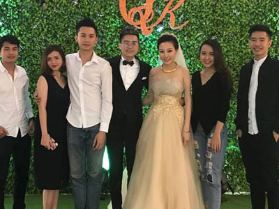 Fan "rụng tim" với hình ảnh "Quyết đại ca" và vợ hotgirl hạnh phúc trong hôn lễ