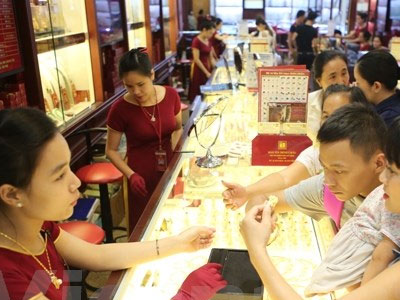 Giá vàng SJC bật tăng, cao hơn thế giới gần 5,4 triệu đồng mỗi lượng
