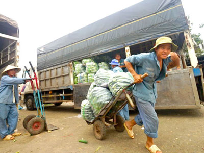 Giữ giá xăng dầu để đừng tăng giá mùa Tết