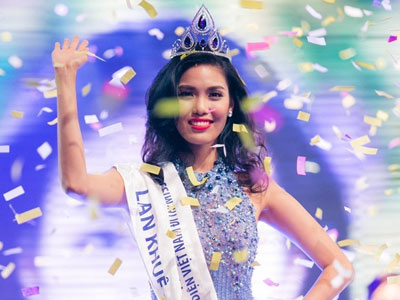 Hoa hậu và "Thánh nữ Bolero" dự trao giải Quả bóng vàng VN