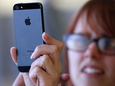 Mua iPhone 5S lưu sẵn số Adele và nhiều người nổi tiếng