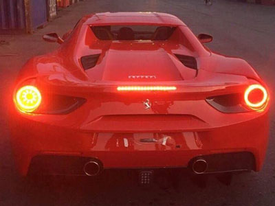 Siêu xe Ferrari 488 Spider đỏ rực "xông đất" Việt Nam trong năm 2017