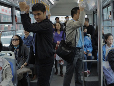 Clip: Trải nghiệm xe buýt nhanh BRT vào giờ cao điểm ở Hà Nội