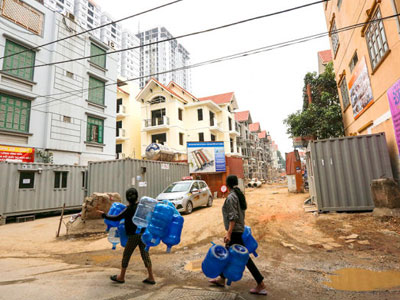 Giao thông vỡ trận vì nhà cao tầng "đúng quy hoạch"