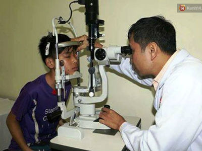 Nhặt được kíp nổ mang về "đốt chơi, nam sinh lớp 9 bị nát tay, rách mắt