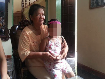 Vụ ông lão 79 tuổi bị tố hiếp dâm bé 3 tuổi: Nghi can vẫn "nhởn nhơ" ngoài vòng pháp luật?