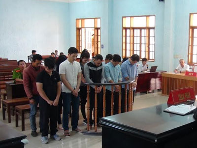 Chuyên viên Phòng Nội vụ cầm đầu đường dây làm bằng giả liên tỉnh