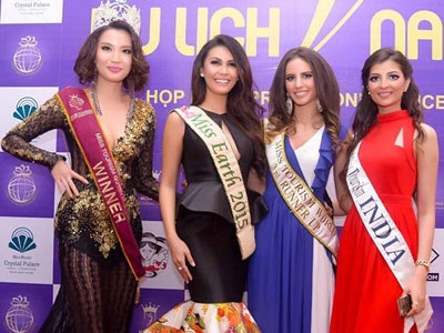 Lần đầu tiên có hợp đồng tước vương miện sắc đẹp