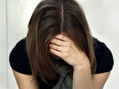 Phải làm sao để được nuôi 2 con khi ly hôn với chồng bệnh hoạn?
