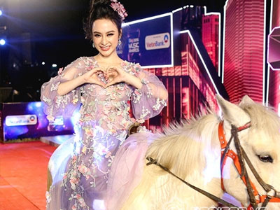 Các cách xuất hiện độc lạ trên thảm đỏ chỉ Angela Phương Trinh mới dám làm