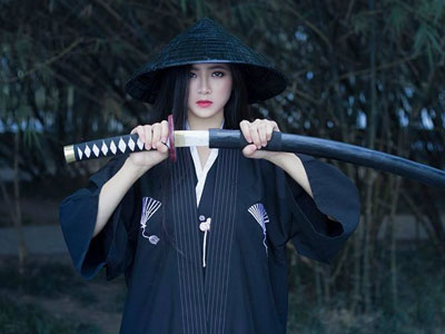 Cô gái 20 tuổi hóa thân thành nữ đạo sĩ xinh đẹp