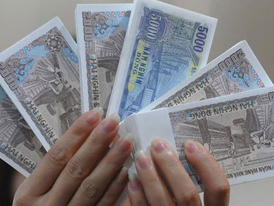 Khan tiền lẻ, cò chợ đen thổi giá chóng mặt