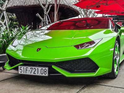 Siêu xe Lamborghini Huracan xanh cốm "phượt" ra Huế