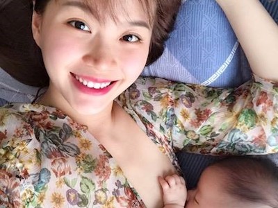 Cách cho con bú không hỏng vòng một của Á hậu Diễm Trang