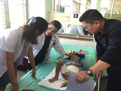 Cậu bé Thái Lan bị đánh đập, dội nước sôi vào bộ phận sinh dục, cha mẹ bị cả mạng XH truy lùng