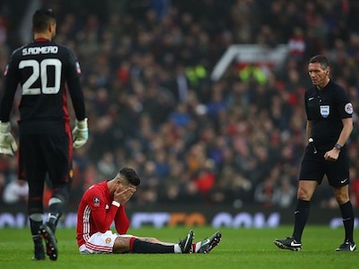 Man Utd trả giá đắt ở trận thắng Reading