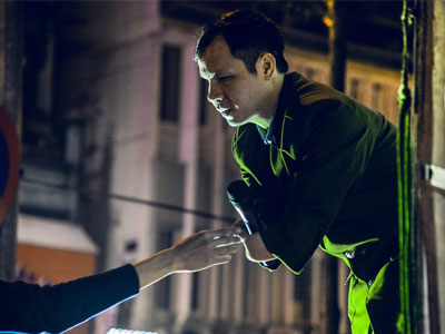 Những "ca sĩ" kém may mắn mưu sinh ở góc phố hàng đêm