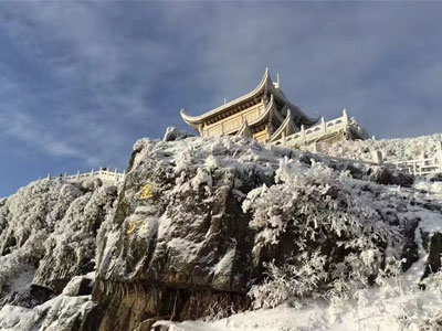 Tuyết phủ trắng núi Nga Mi