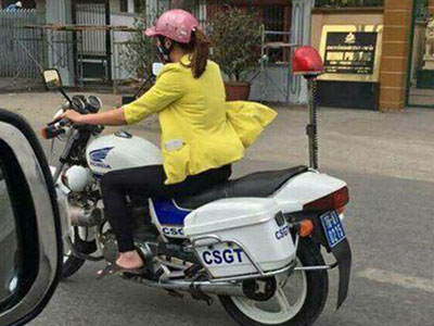 Điều tra vụ người mặc đồ dân sự điều khiển xe nghiệp vụ CSGT