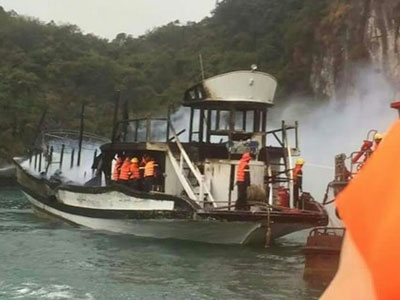 Lời kể của nhân chứng vụ cháy tàu du lịch ở vịnh Hạ Long