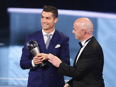 Ronaldo giành giải Cầu thủ hay nhất FIFA 2016