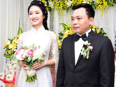 Hoa hậu, á hậu cưới đại gia khi đăng quang chưa đầy một năm