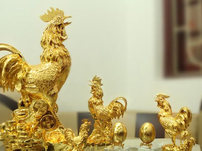 Mốt chơi Tết Đinh Dậu: Gà phủ vàng, trứng bọc vàng