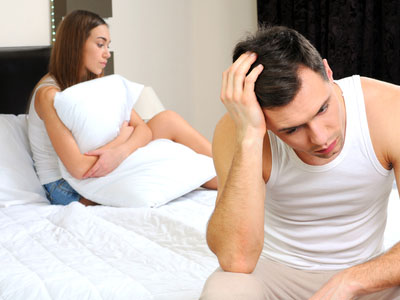 Tôi hụt hẫng vì lần nào gần gũi anh cũng yếu sinh lý