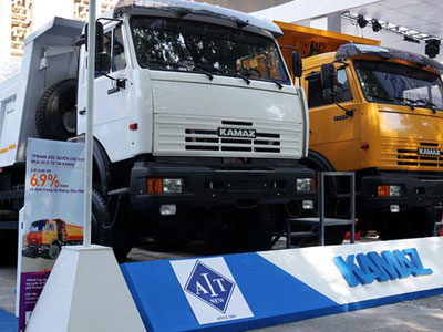 Ách tắc đăng kiểm, dân buôn ô tô lo ế xe