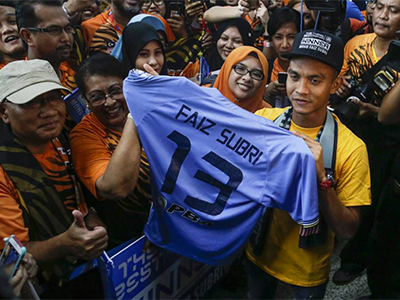 Chủ nhân Bàn đẹp nhất năm được Malaysia chào đón như người hùng