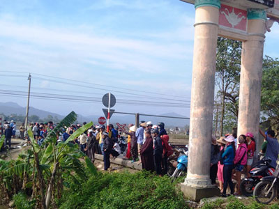 Nữ thợ sơn bị tàu hỏa đâm chết, để lại 2 con thơ