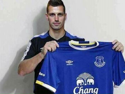 Schneiderlin kiểm tra y tế, chính thức chuyển sang Everton