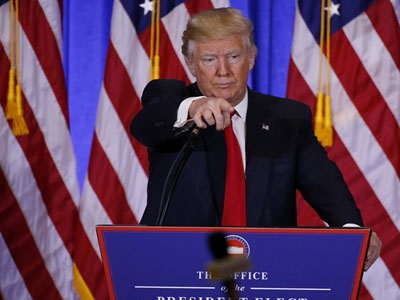 Ông Trump lần đâu họp báo tuyên bố rút hoàn toàn khỏi đế chế kinh doanh tỷ đô