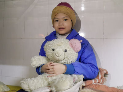 Bé gái 11 tuổi bị mẹ nhốt không cho đi học được đưa vào trung tâm bảo trợ: Chưa có ai đến thăm