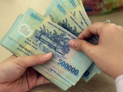 Căng thẳng vì chồng thưởng Tết gấp 15 lần vợ