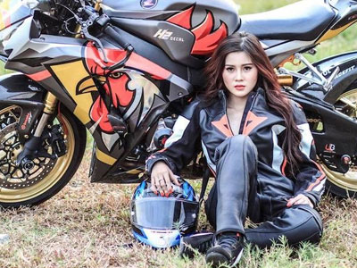 Chân dài Việt đọ dáng bên “siêu gà” Honda CBR1000RR