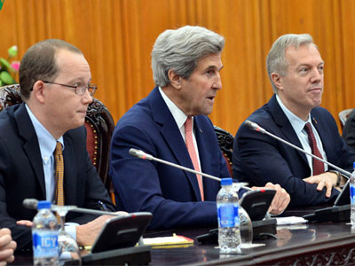 Hình ảnh ông Kerry thăm Việt Nam lần cuối trên cương vị Ngoại trưởng