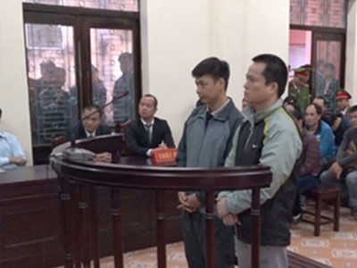 Mang dao đến trụ sở, chém Phó trưởng Công an phường
