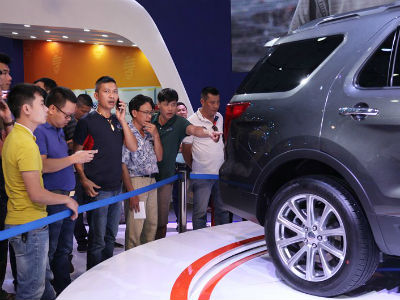 Vay nóng mua ôtô Tết: 2 tiếng có tiền, khốn đốn cả năm