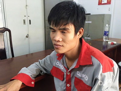 Xin tha không được, người vi phạm đánh vào mặt Cảnh sát giao thông