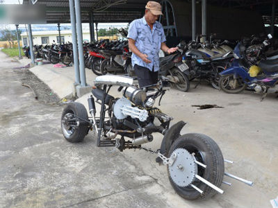 Cận cảnh chiếc mô tô độ cả súng đại liên, băng đạn vừa bị CSGT Đà Nẵng bắt giữ